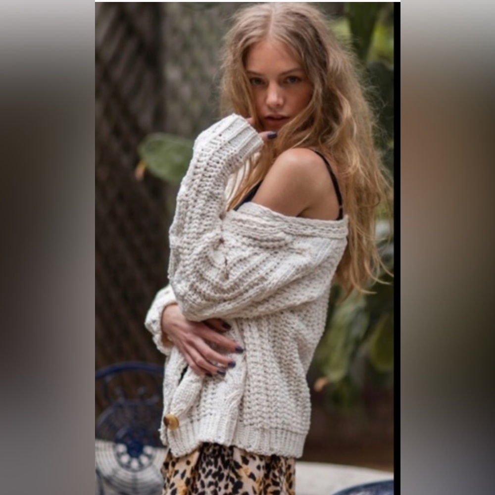 Aakaa Cream Knit Cardigan Sweater cable pattern on front NWT SUPER SOFT M - Picture 16 of 16